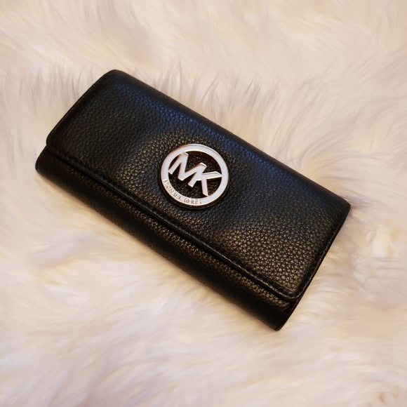 Michael Kors Handbags - Michael Kors wallet